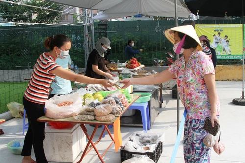 Cận cảnh 2 khu chợ lưu động tại quận Cầu Giấy
