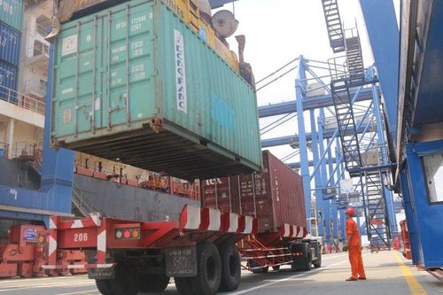 Đề xuất thêm giải pháp xử lý ùn tắc hàng hóa tại cảng Cát Lái
