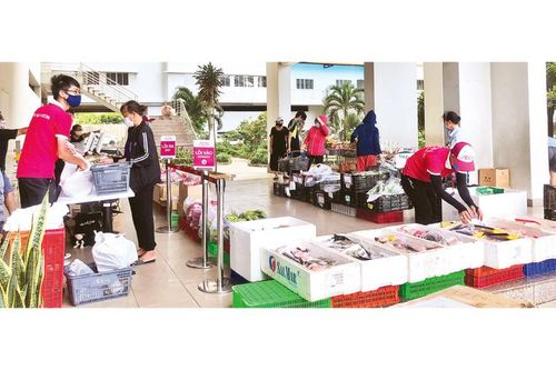 Nhiều hình thức hỗ trợ người dân mua sắm