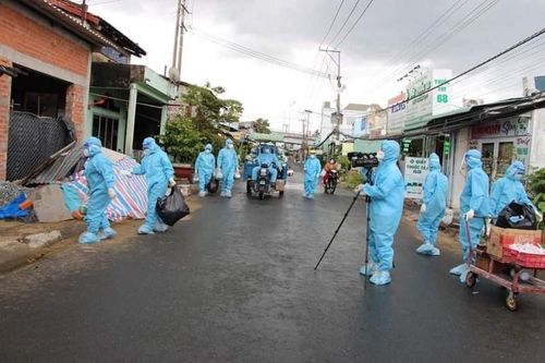Long An khởi tố vụ án hai vợ chồng lén lút đi chợ đầu mối làm lây lan dịch bệnh