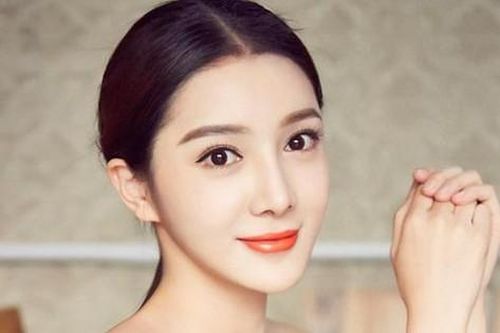 Lại một 'cú sốc' C-biz: Cái chết bí ẩn của một mỹ nữ bị 'khai quật' từ vụ Ngô Diệc Phàm