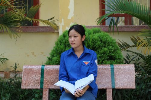 Ước mơ đại học của nữ sinh chăm 2 em mồ côi cha mẹ: Mong chờ những tấm lòng