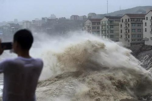 Bão Lupit đổ bộ, Trung Quốc sơ tán khoảng 60.000 người