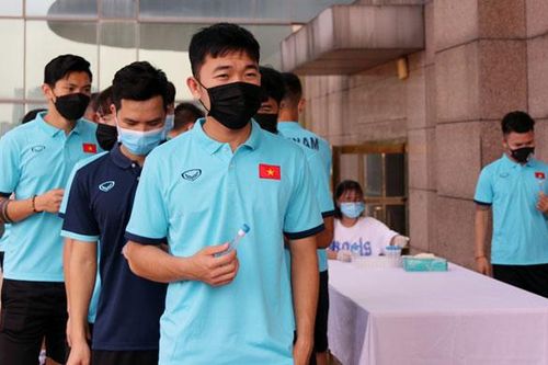 ĐT Việt Nam hội quân trở lại, tuân thủ nghiêm quy định phòng chống dịch Covid-19