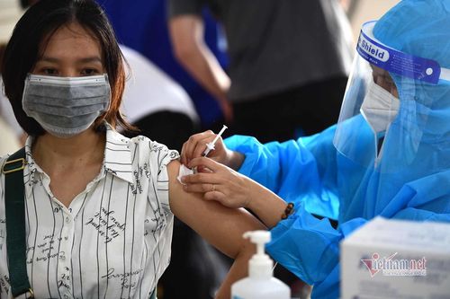 Thủ tướng: Ưu tiên cấp tiếp vắc xin cho TP.HCM và các tỉnh phía Nam