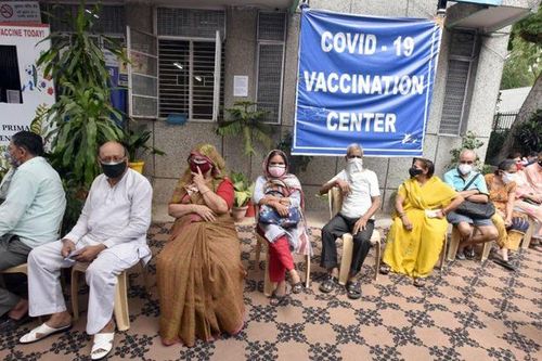 Chương trình tiêm vaccine của Ấn Độ gặp trở ngại sau bước khởi đầu thuận lợi