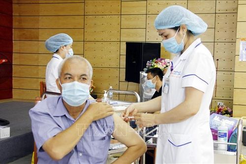Đẩy nhanh tiêm vaccine, tiếp tục phân luồng đảm bảo vận tải hàng hóa thông suốt