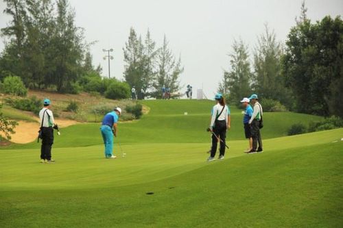 Bí thư Bình Định chỉ đạo xử lý Giám đốc Sở Du lịch chơi golf, tiếp xúc F0