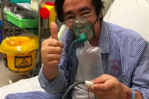 Dòng chữ trên tấm biển ngoài cửa nhà nghệ sĩ Giang Còi được chia sẻ lại, nội dung khiến nhiều người cảm động
