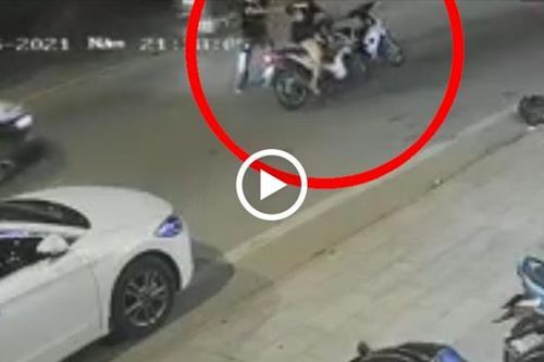 Thanh niên đang đi đường bất ngờ bị đánh ngất, hung thủ bỏ chạy sau đó