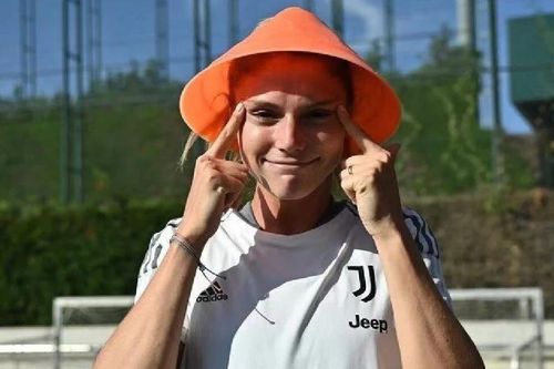 Juventus xin lỗi vì bức ảnh phân biệt chủng tộc với người châu Á