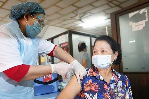 Campuchia dùng vaccine AstraZeneca để tiêm liều thứ 3