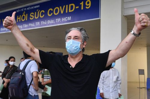 Chuyên gia người Anh kể về hành trình chữa Covid-19 ở TP.HCM
