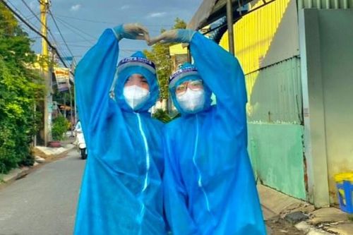 Nam sinh ở TP.HCM có bạn gái khi cùng đi chống dịch