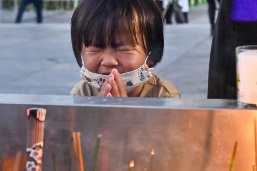 Người Nhật tưởng niệm vụ ném bom nguyên tử ở Hiroshima