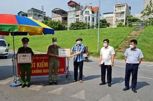 Khen thưởng đột xuất giúp động viên kịp thời lực lượng phòng, chống dịch