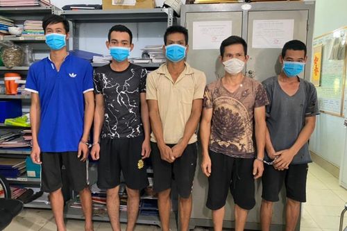 Hà Nội: Bất chấp lệnh cấm, 9 đối tượng tụ tập đánh bạc giữa mùa dịch