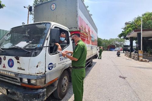 Hà Nội xử phạt gần 1,4 tỷ đồng các vi phạm phòng chống dịch trong ngày thứ 14 giãn cách xã hội