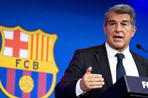 Chủ tịch Barcelona đổ lỗi cho La Liga và Bartomeu vì không giữ được Messi