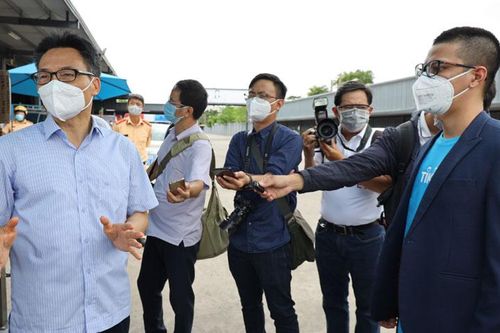 Phó Thủ tướng Vũ Đức Đam: Đẩy nhanh tiêm vaccine cho đội ngũ giao hàng