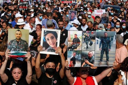 Israel bất ngờ không kích Lebanon