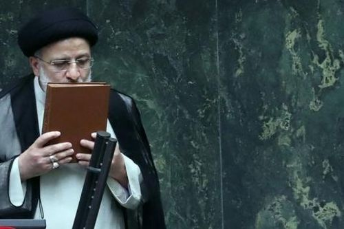 Tổng thống đắc cử Iran tuyên thệ, tuyên bố về chương trình hạt nhân và trừng phạt