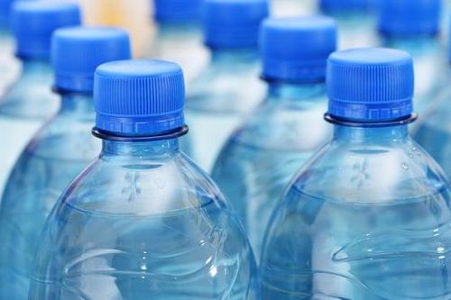 Tác động môi trường của nước đóng chai lớn hơn tới 3.500 lần so với nước máy
