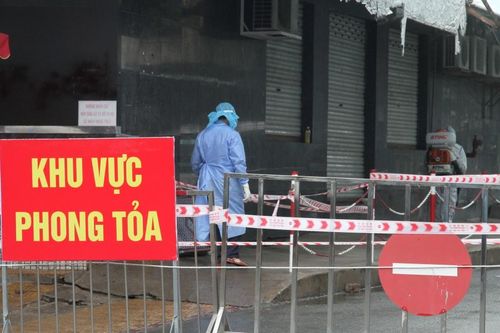 Sóc Trăng: Đình chỉ công tác Phó Chủ tịch xã lơ là phòng chống dịch Covid-19