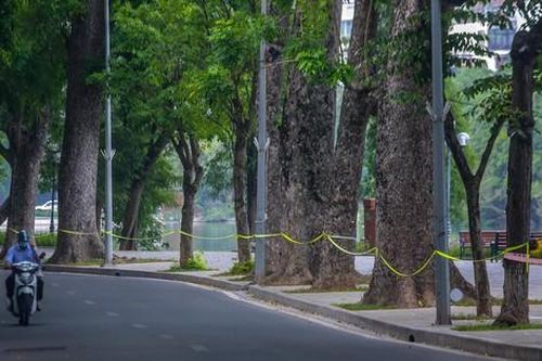 Hà Nội thời 'giăng dây', đường phố vắng bóng người