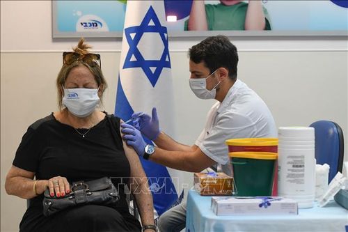 Israel, Chile, Séc đẩy mạnh tiêm mũi vaccine phòng COVID-19 thứ ba