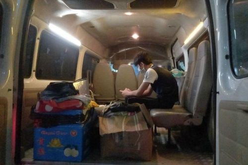 Nhóm đối tượng F0 la hét và cầm dao đe dọa bác sĩ vì không được mang thuốc lá vào trong khu cách ly