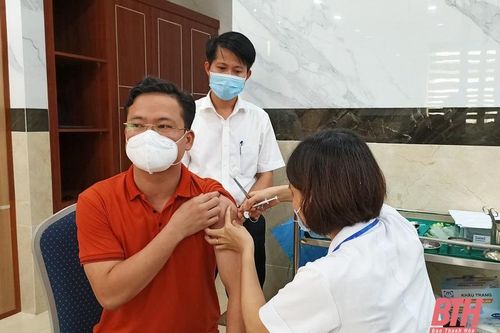 120 phóng viên các cơ quan báo chí Trung ương đóng trên địa bàn Thanh Hóa được tiêm vắc - xin phòng COVID-19