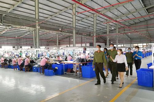 Kiên quyết dừng sản xuất đối với doanh nghiệp không đáp ứng các yêu cầu phòng chống dịch