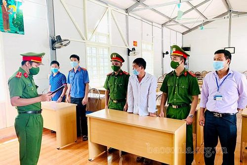 Bắt đối tượng tẩm xăng giết vợ