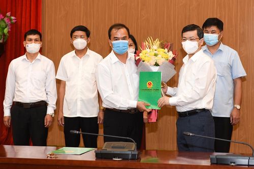 UBND tỉnh công bố các quyết định về công tác cán bộ
