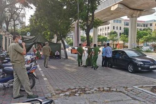 Khống chế thanh niên 'thông chốt' kiểm dịch, tông công an bị thương
