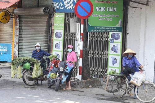 Video, ảnh: Ngày cuối đợt giãn cách, tràn lan bán hàng rong như 'tháo khoán'