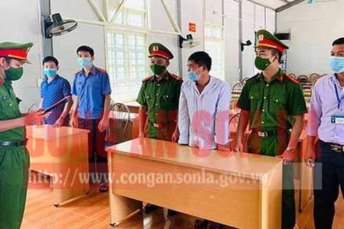 Níu kéo tình cảm không thành, chồng tẩm xăng thiêu sống vợ