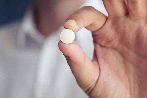 'Cơn sốt' trữ thuốc Tylenol điều trị COVID-19 tại nhà và sự thật khiến người mua 'ngã ngửa'