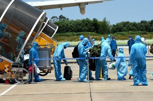 Gần 1.000 người Hà Tĩnh về quê tránh dịch trên 'Chuyến bay 0 đồng'