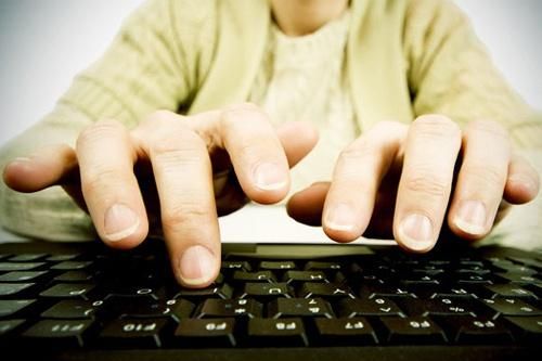 Vu khống lực lượng chống dịch, 2 người bị phạt 10 triệu đồng
