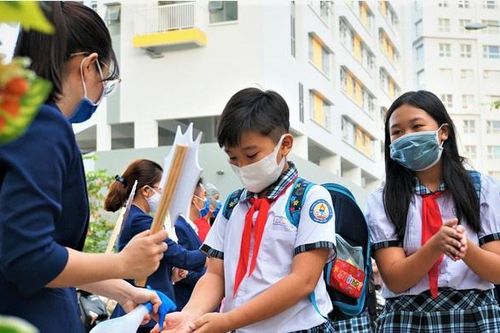 Không quy định mốc thời gian tựu trường
