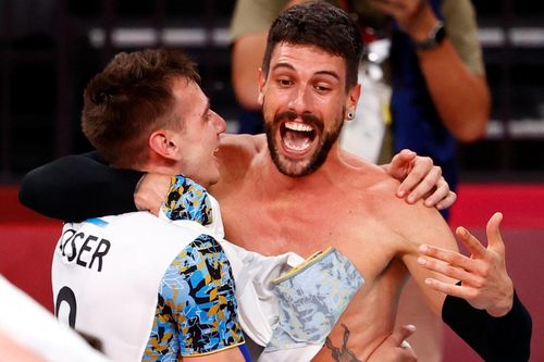 Đội bóng chuyền Argentina vỡ òa khi hạ Brazil để giành HCĐ Olympic