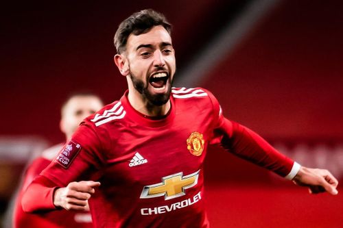 Bruno Fernandes đá phạt tung lưới Everton
