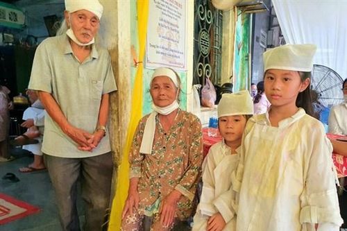 Bố mẹ chết cháy để lại 3 đứa con thơ