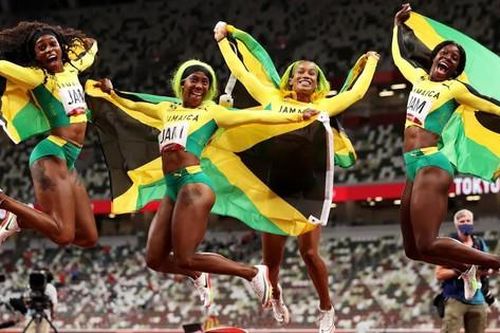 Các cô gái Jamaica chạy như 'xé gió', thống trị nội dung chạy tiếp sức 4x100m