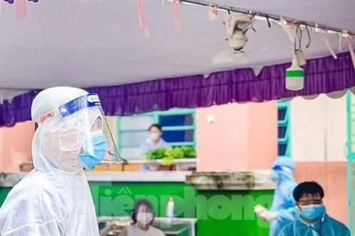 Bác sĩ về hưu xung phong chống dịch: Người dân cần, sao có thể ngồi yên?