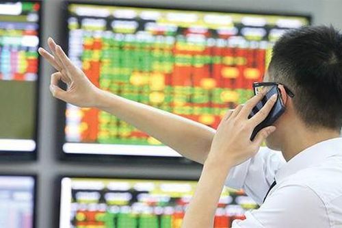 Kết thúc chuỗi 9 phiên tăng liên tiếp, chứng khoán được dự báo về lại đỉnh trong tháng 8
