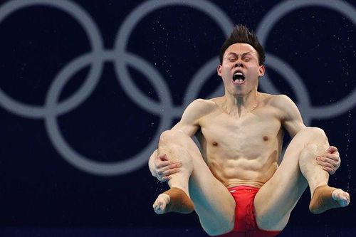 Phì cười với những biểu cảm của VĐV nhảy cầu Olympic Tokyo