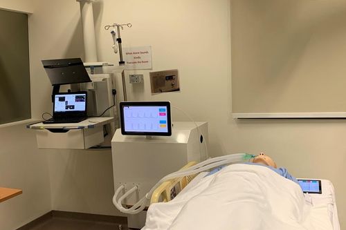 Người con trai ân hận vì không đưa bố mẹ đi tiêm phòng COVID-19 sớm